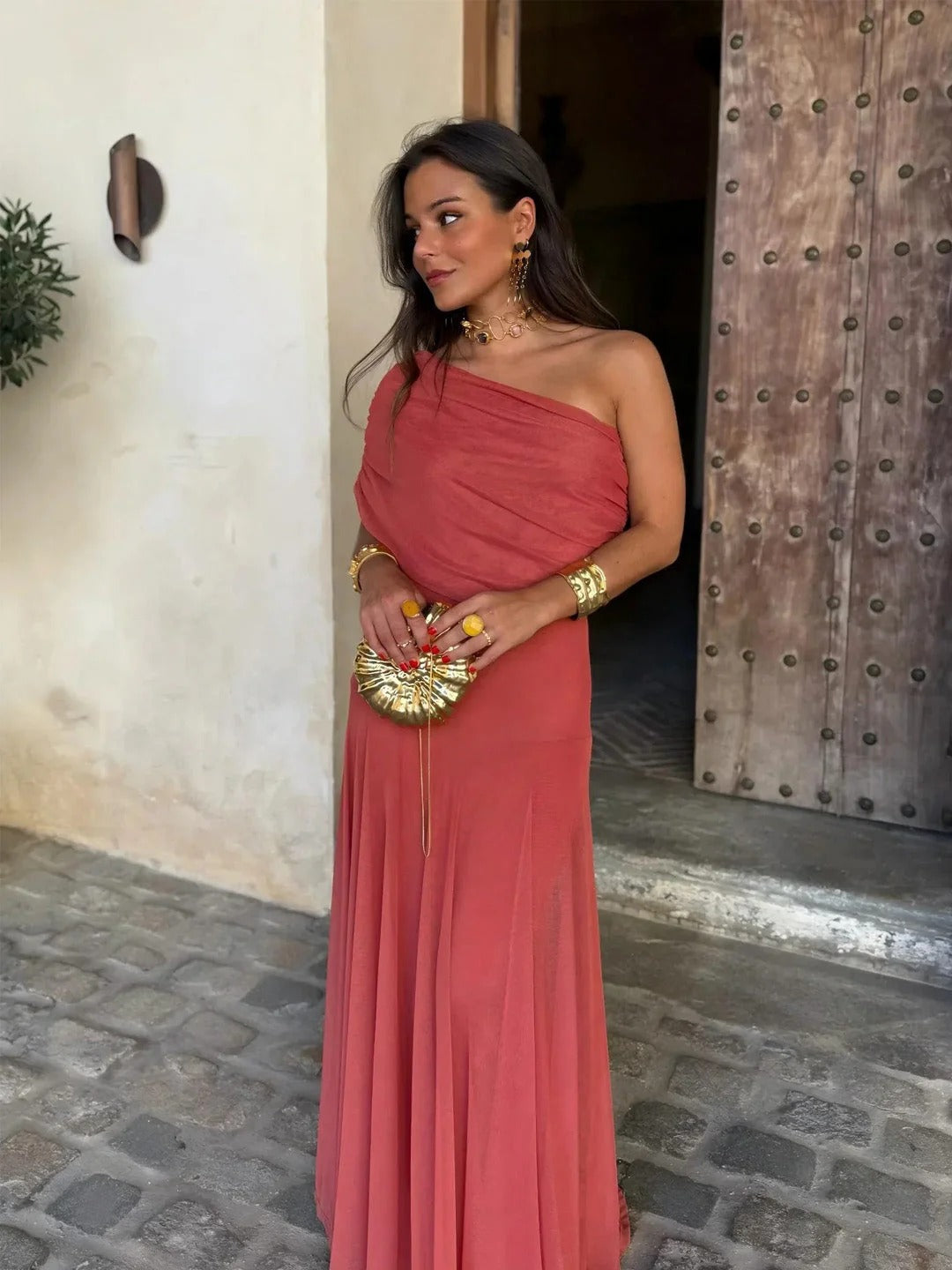 Sienna maxi haljina s ogoljenim ramenima i nabiranjem