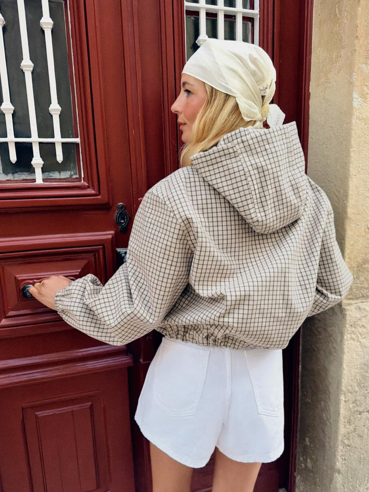 Daniela karirana skraćena jakna s kapuljačom